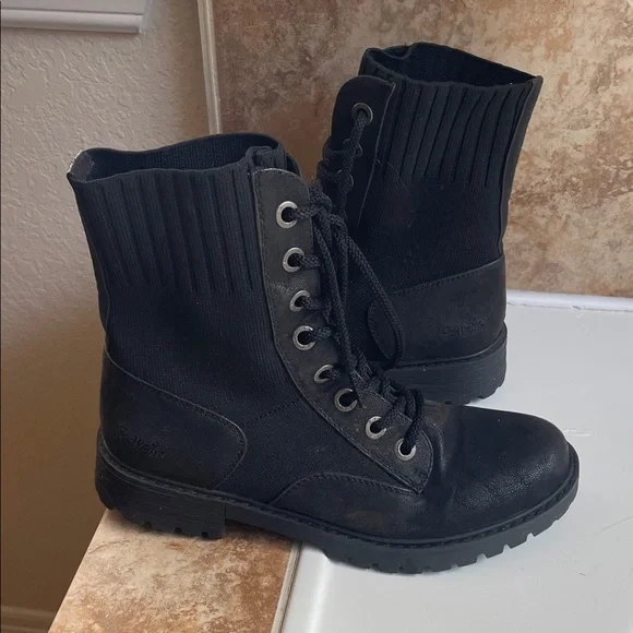 Stylish Black Combat Boots for Women - Picture 6 of 7